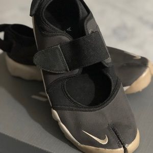 Nike Air Rift Sneakers